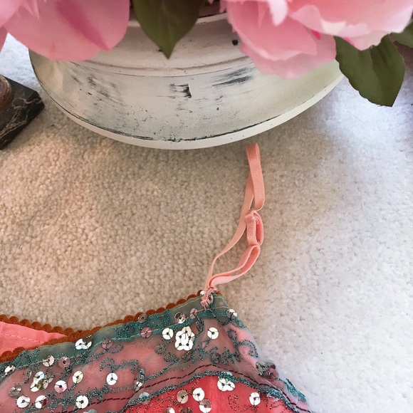 Very Pretty Top - Picture 3 of 12